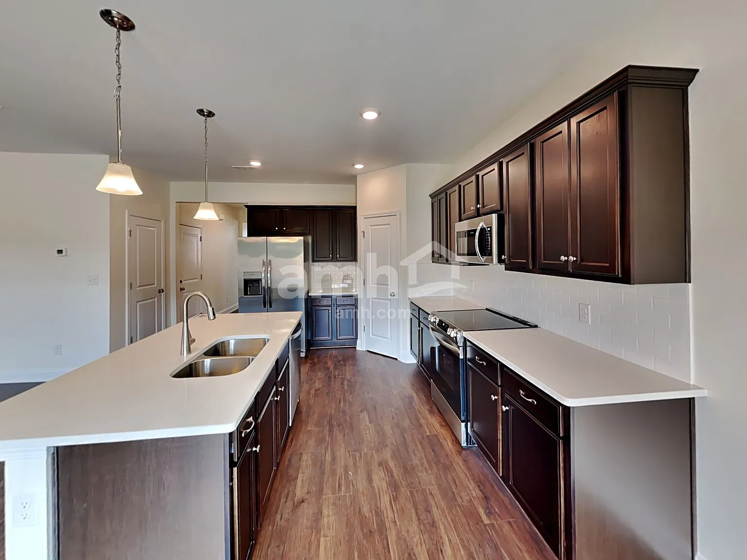 4 bed, 2.5 bath, 2297 sqft, $2,675 — Photo 3