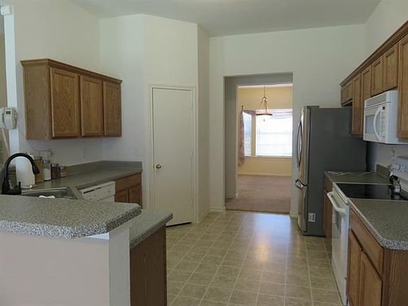 3rd image of 205 Grant Dr