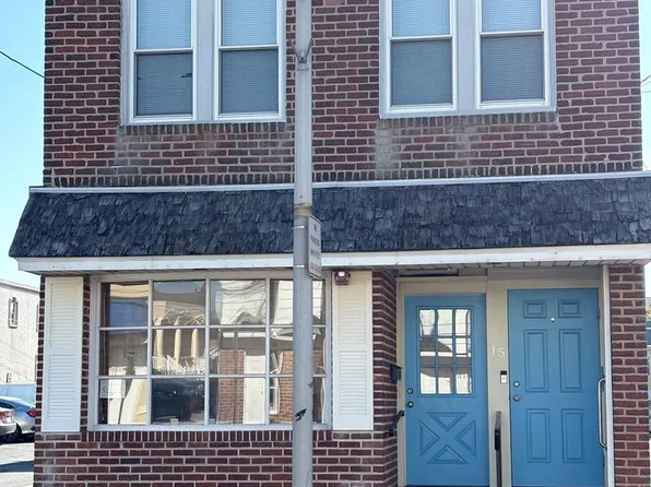 15 S Forklanding Rd, Maple Shade, NJ 08052