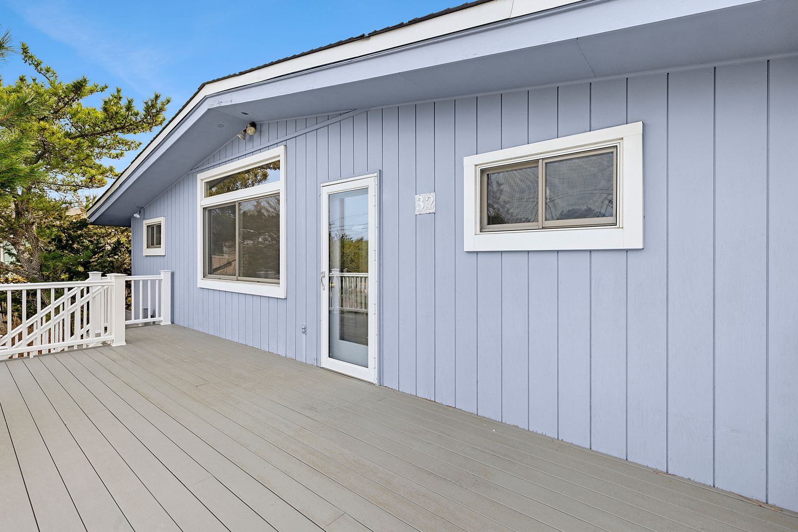  Front Deck (N side)