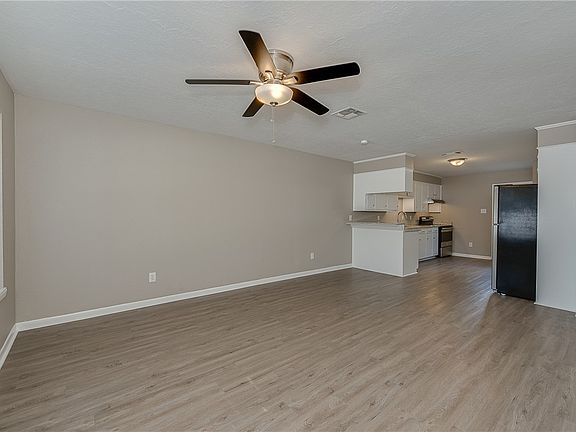 4th image of 3917 Olive St #B