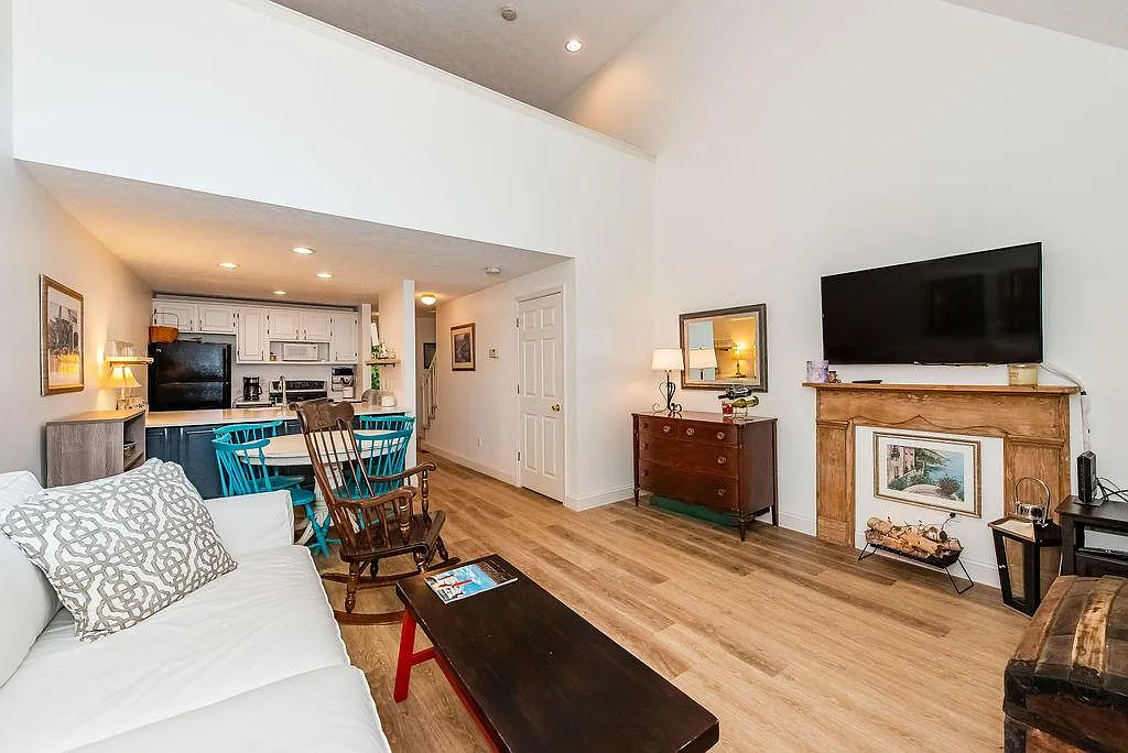Building Photo - 35 Balmoral Dr #35