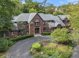 26061 Hawthorne Dr, Franklin, MI 48025