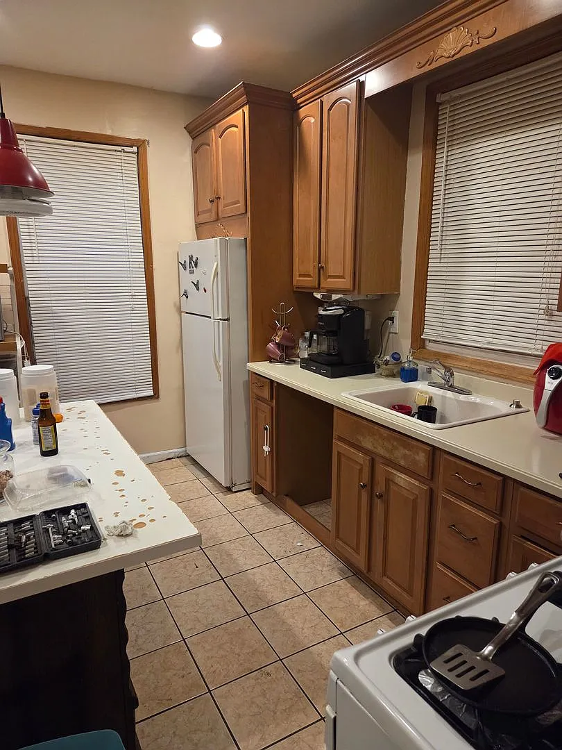 5BR/1.5BA Row Home with Backyard and Laundry Hookups — Photo 4