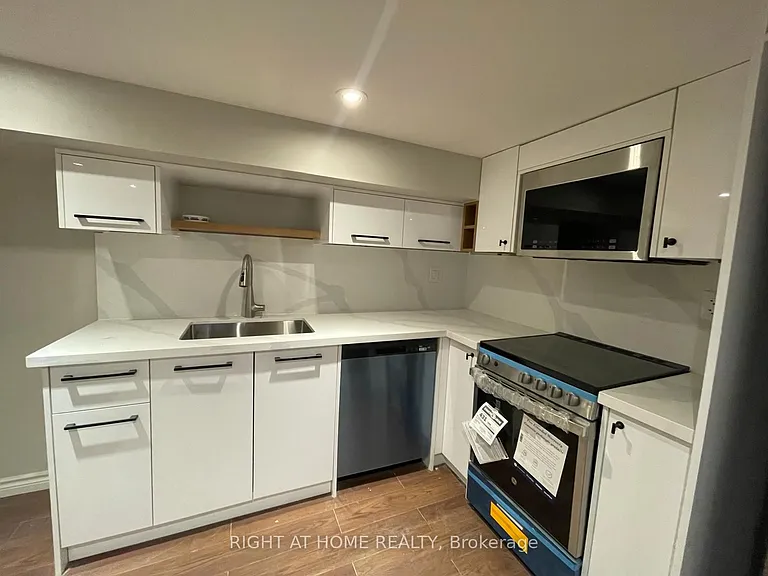 807 Dupont St #B — Photo 5
