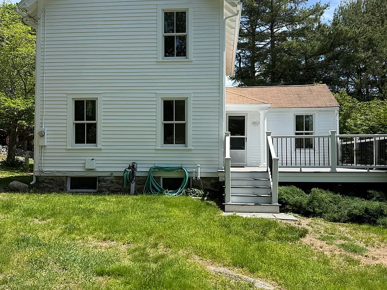 312 Ferry Rd — Photo 3