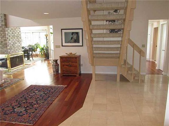 5th image of 8 Mullett Dr #Pvt