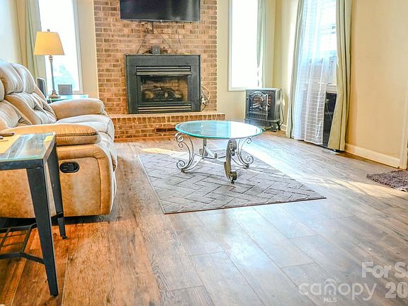 2nd image of 2333 Washburn Rd