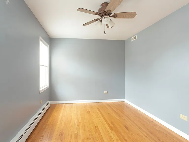Elston — Photo 3