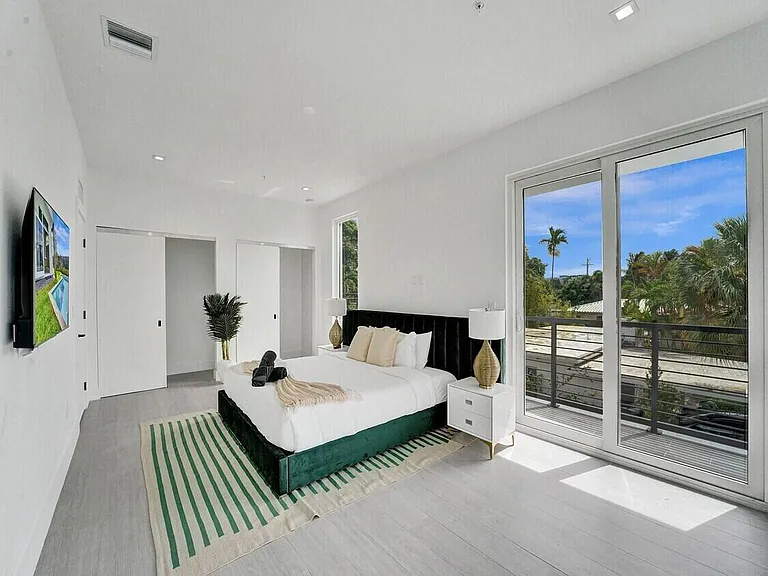 1220 NE 15th Ave — Photo 23