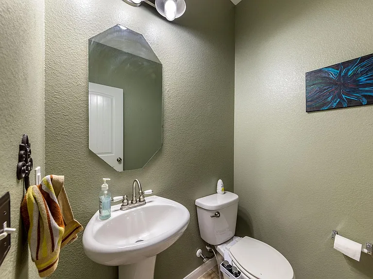 925 Woodduck Trl — Photo 34