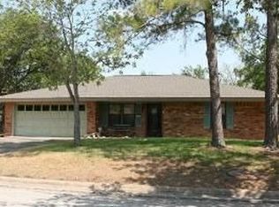 1303 Garden Ln, Bryan, TX 77802