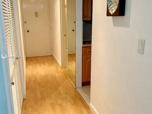 999 Brickell Bay Dr APT 609, Miami, FL 33131