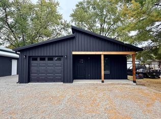 559 3rd St NE, Linton, IN 47441