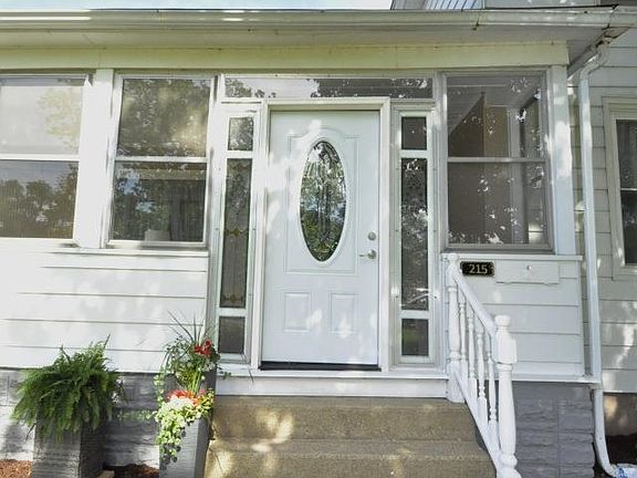 3rd image of 215 S Wasson St
