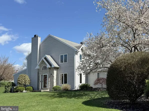 2559 Fairway Dr, York, PA 17402