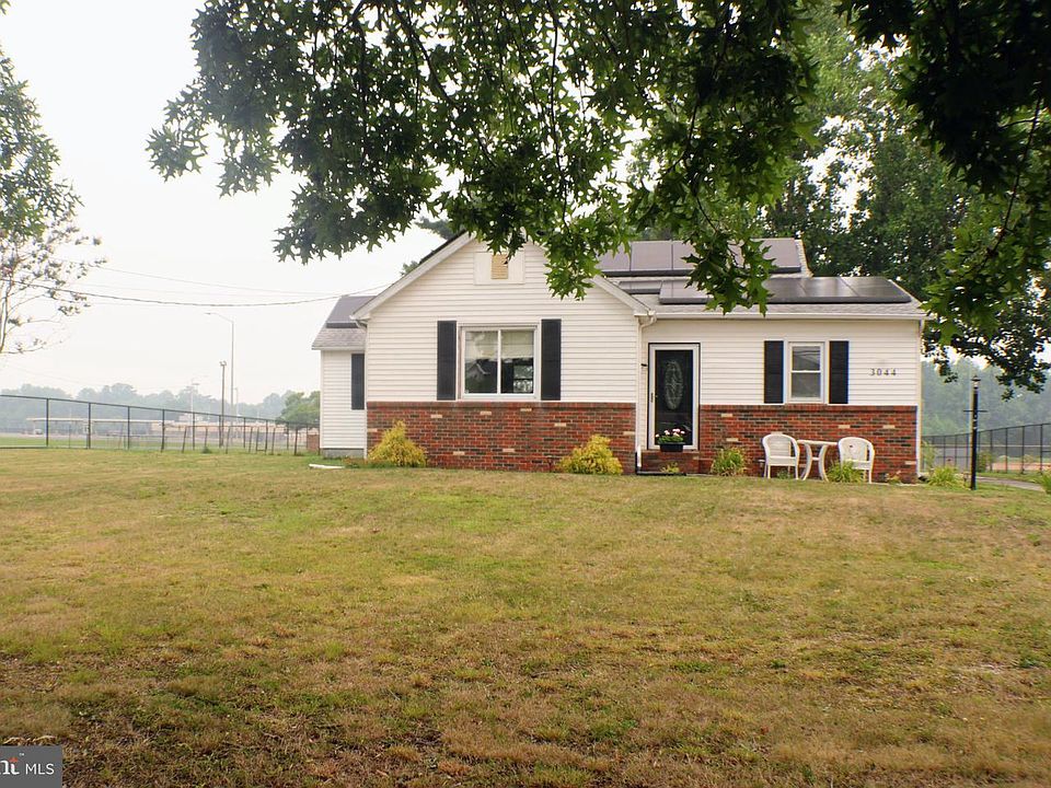 1st image of 3044 E Chestnut Ave