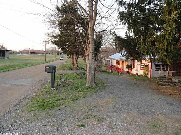 2nd image of 204 Glade St