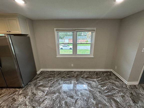 5th image of 741 De Laura Ln