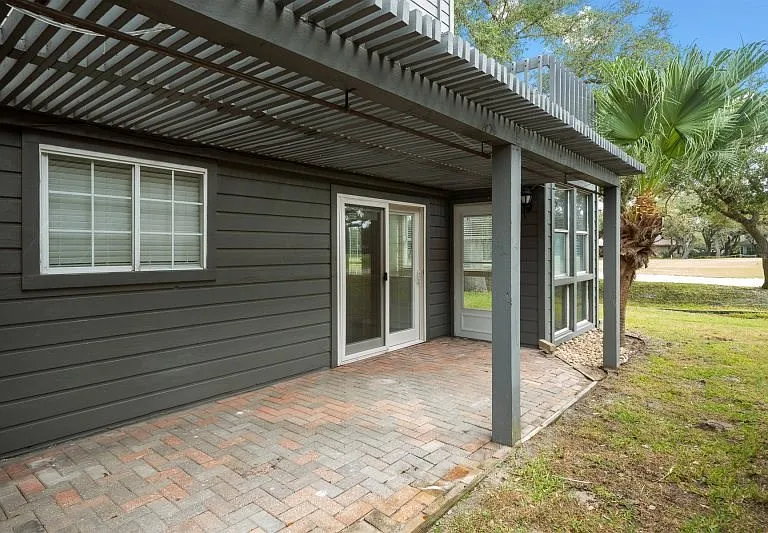 210 Oak St #1101 — Photo 25