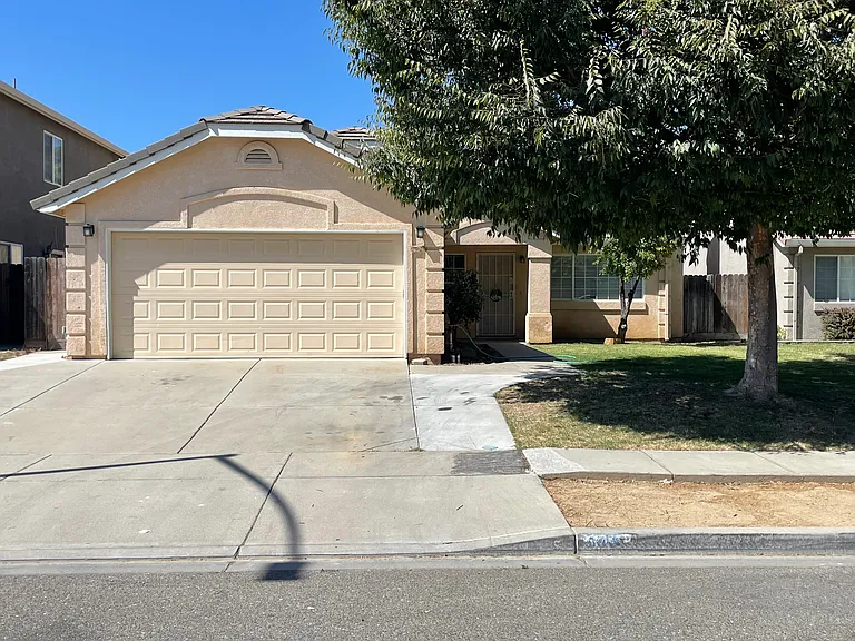 915 Allacante Dr — Photo 1