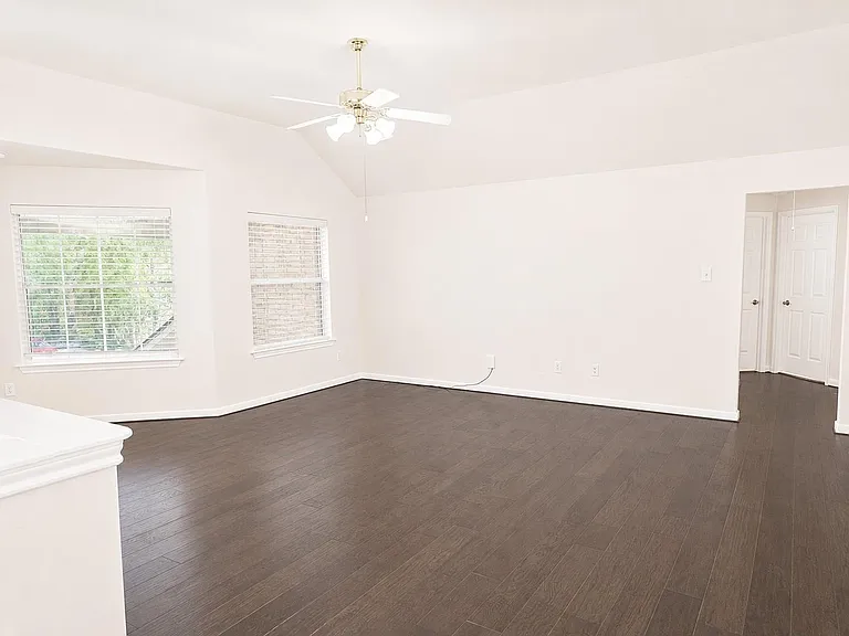 98 W Knightsbridge Dr — Photo 22