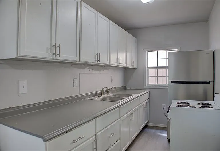 310 S 49th Ave W #R — Photo 3