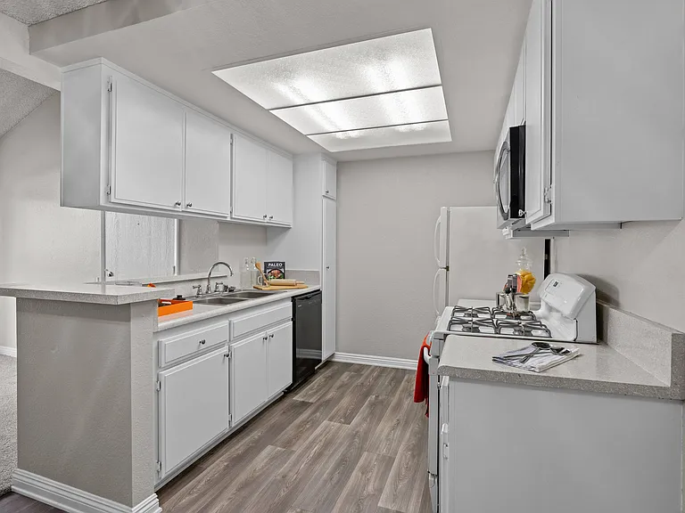 Brighton Park Apartments — Photo 6