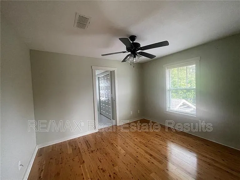 103 SE G Ct — Photo 5