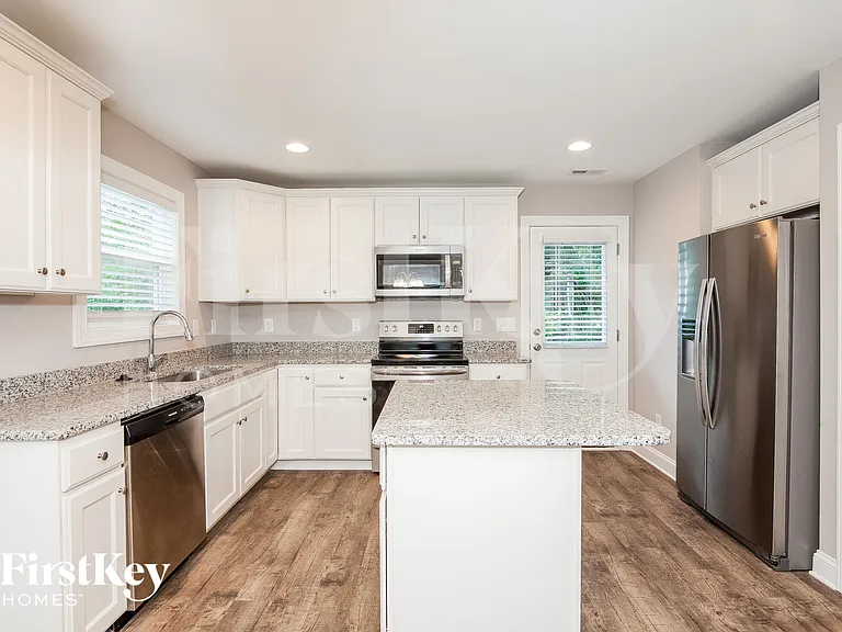 606 N Scruggs St — Photo 5