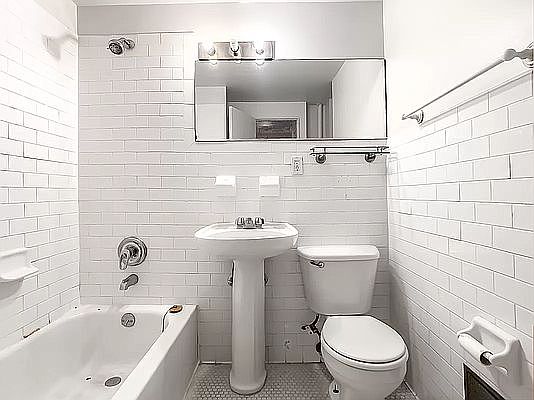 4th image of 436 W 49th St APT 4RE