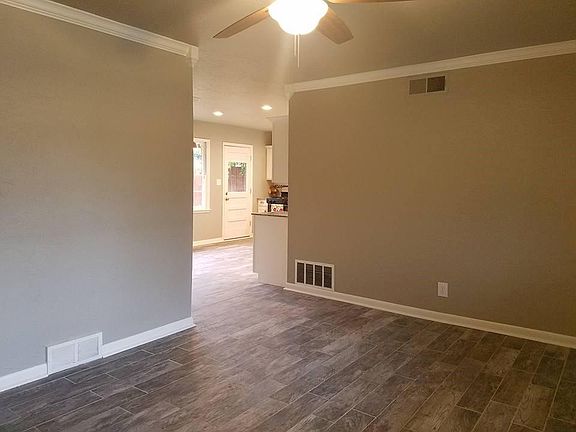 5th image of 2624 Manchester Dr