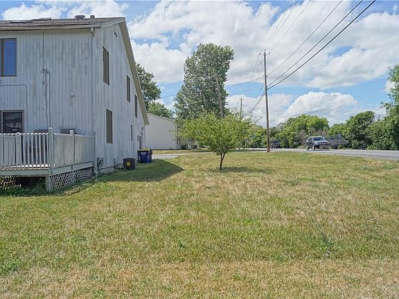 3rd image of 418 Mackay Ave