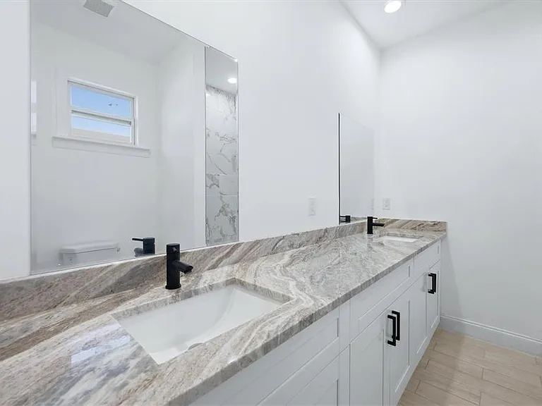 8 Bank Ct — Photo 16
