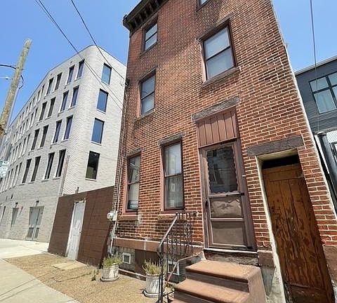 2nd image of 1137-39 E Dunton St