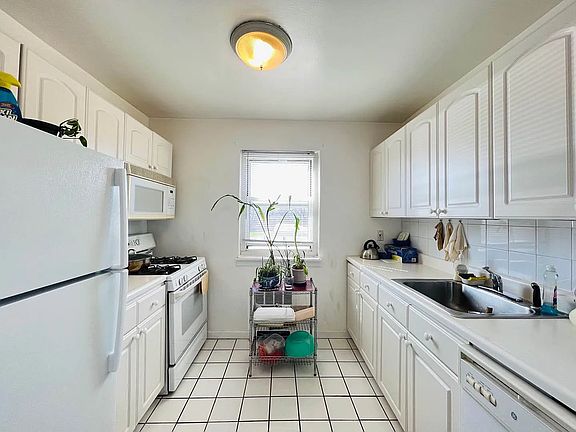 5th image of 69-26 Kissena Blvd #1