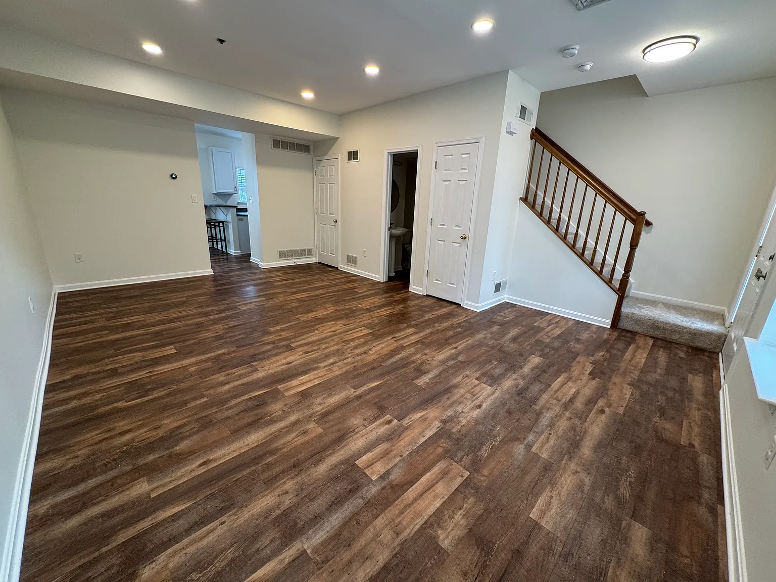3 bed, 2.5 bath, 1647 sqft, $2,150 — Photo 2
