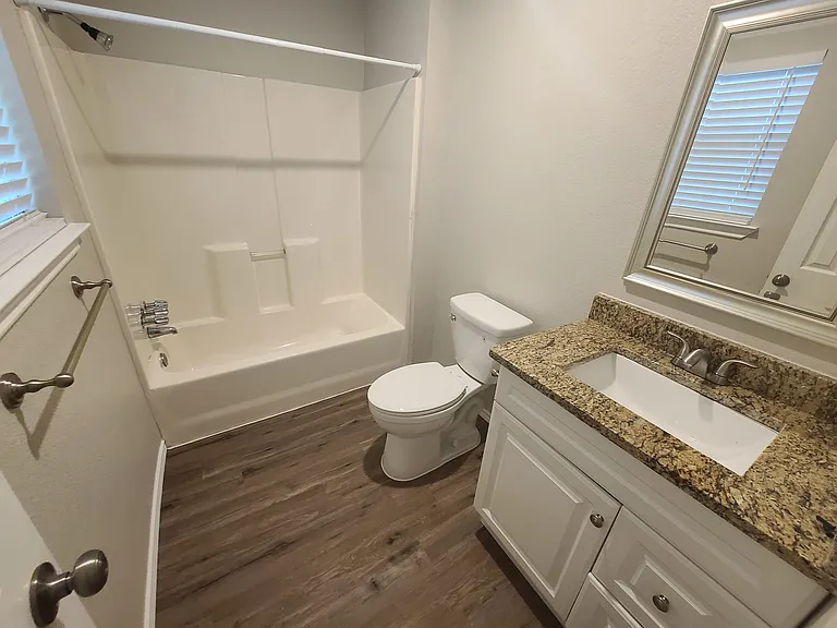 2323 Macon St — Photo 7