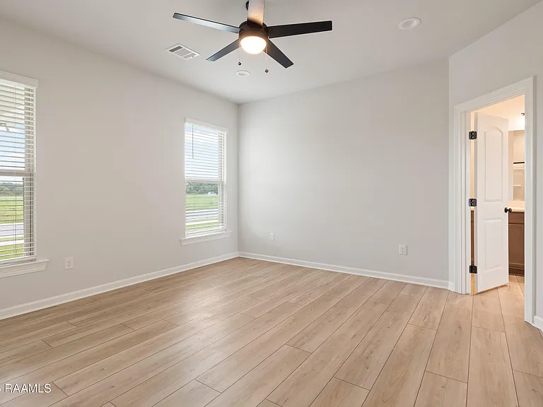 101 Bexley Ct — Photo 18