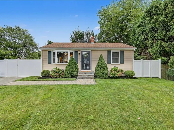8 Progress Ave, Johnston, RI 02919