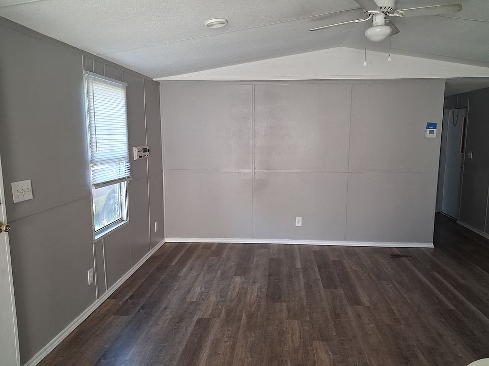 2nd image of 9 Seine Rd