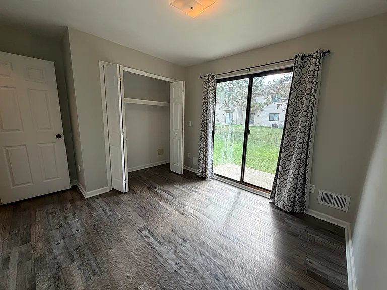24160 Ashford Ln #25 — Photo 7