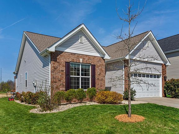 3rd image of 3941 Beechmont Cir