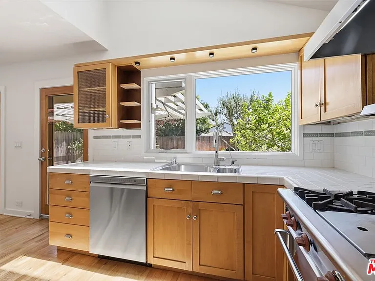4164 Le Bourget Ave — Photo 17