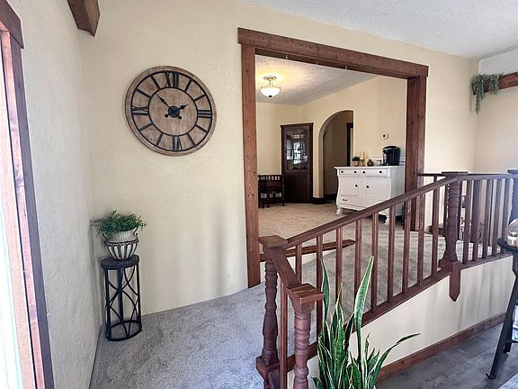 4th image of 632 W Main St