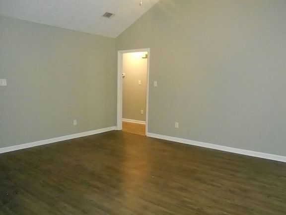 3rd image of 3010 Miranda Rd