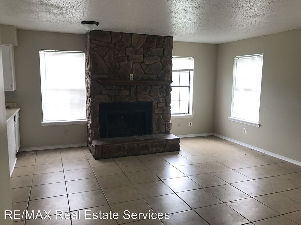 2nd image of 5221 Rue Royale Dr