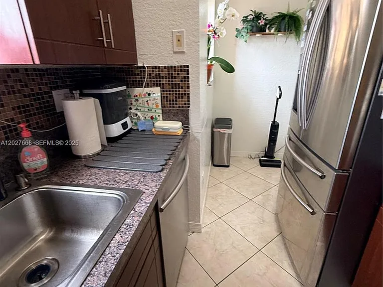 340 E 5th St #202 — Photo 17