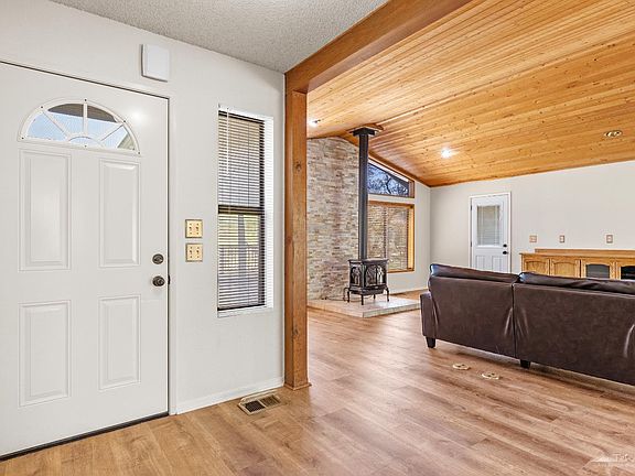 5th image of 23901 Parke Ct