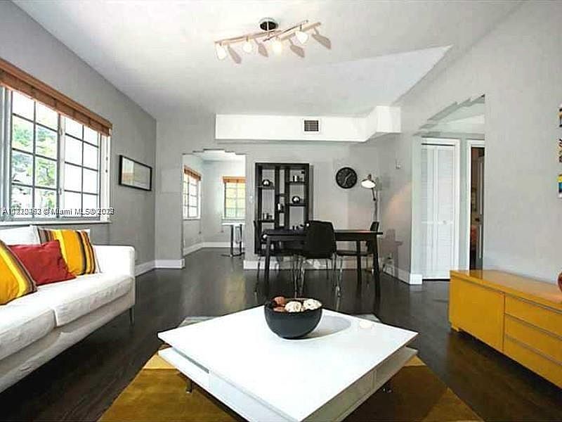 1st image of 840 E Lenox Ave #1